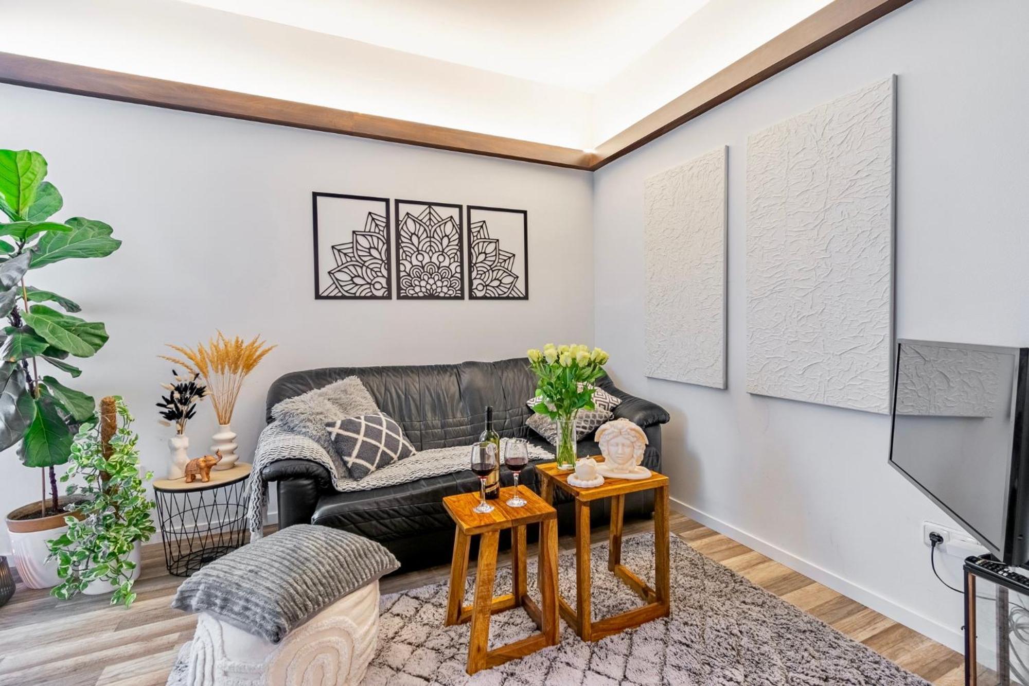 Natural-Style Apartment In The Centre Of บราติสลาวา ภายนอก รูปภาพ